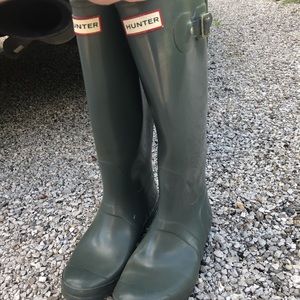 Greyish green hunter boots!